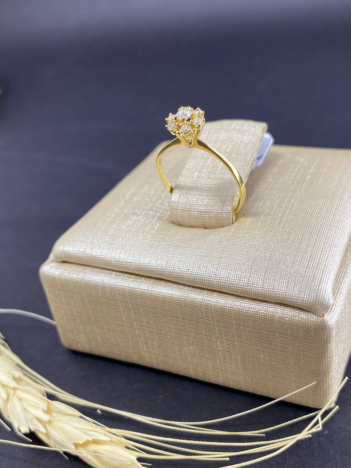 Anel chuveiro flor de zircônias — ouro 18k