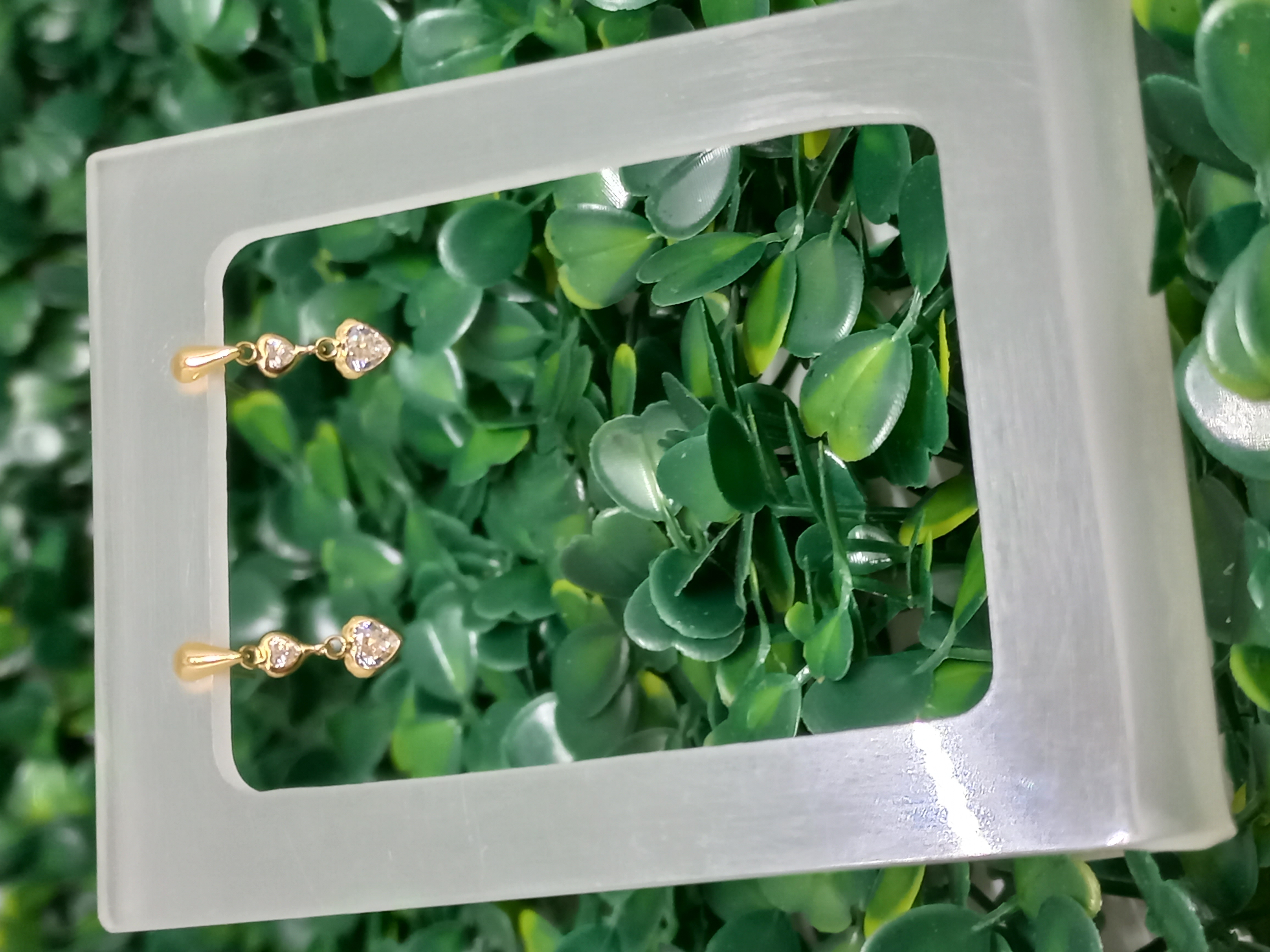 Brincos pêndulo coração zircônia — ouro 18k